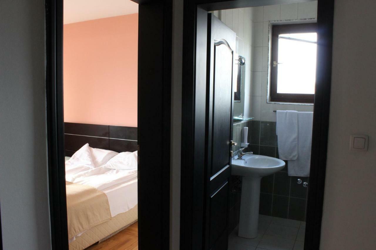 Hotel Beograd - Yu Lukavica Zewnętrze zdjęcie